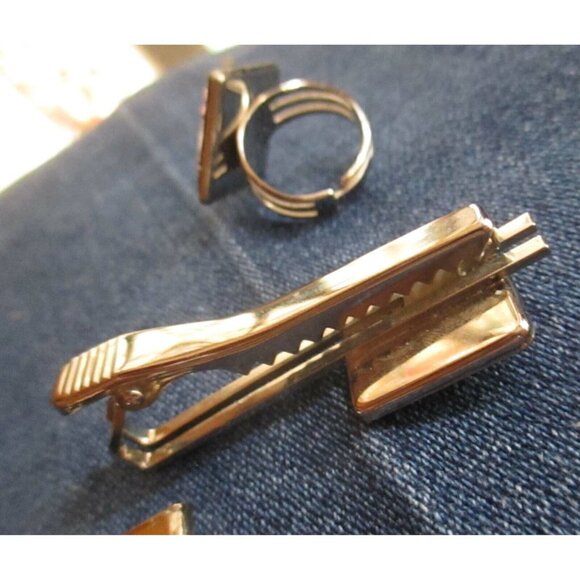 Vintage Gold-Toned Tie Clip Earrings Ring Set Abstract Red Black Enamel Design - Picture 4 of 4